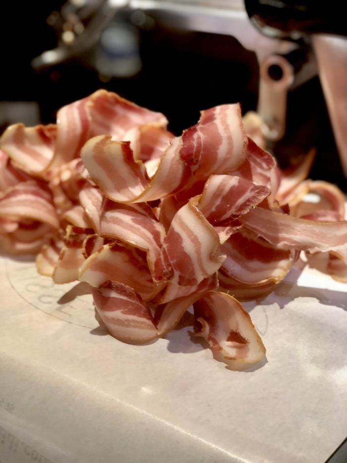 Tranches ･ Poitrine [ Lard ] ･ 200g ･Qté pour 1 pers.