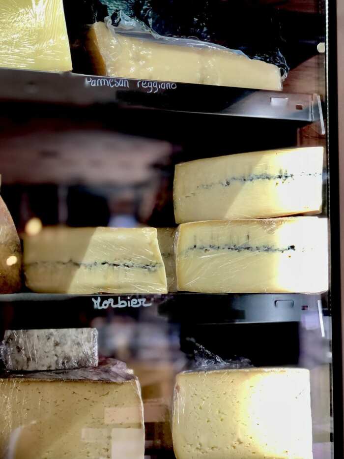 Raclette au morbier ･ Morceau d'environ 250g ･Qté pour 1 pers.